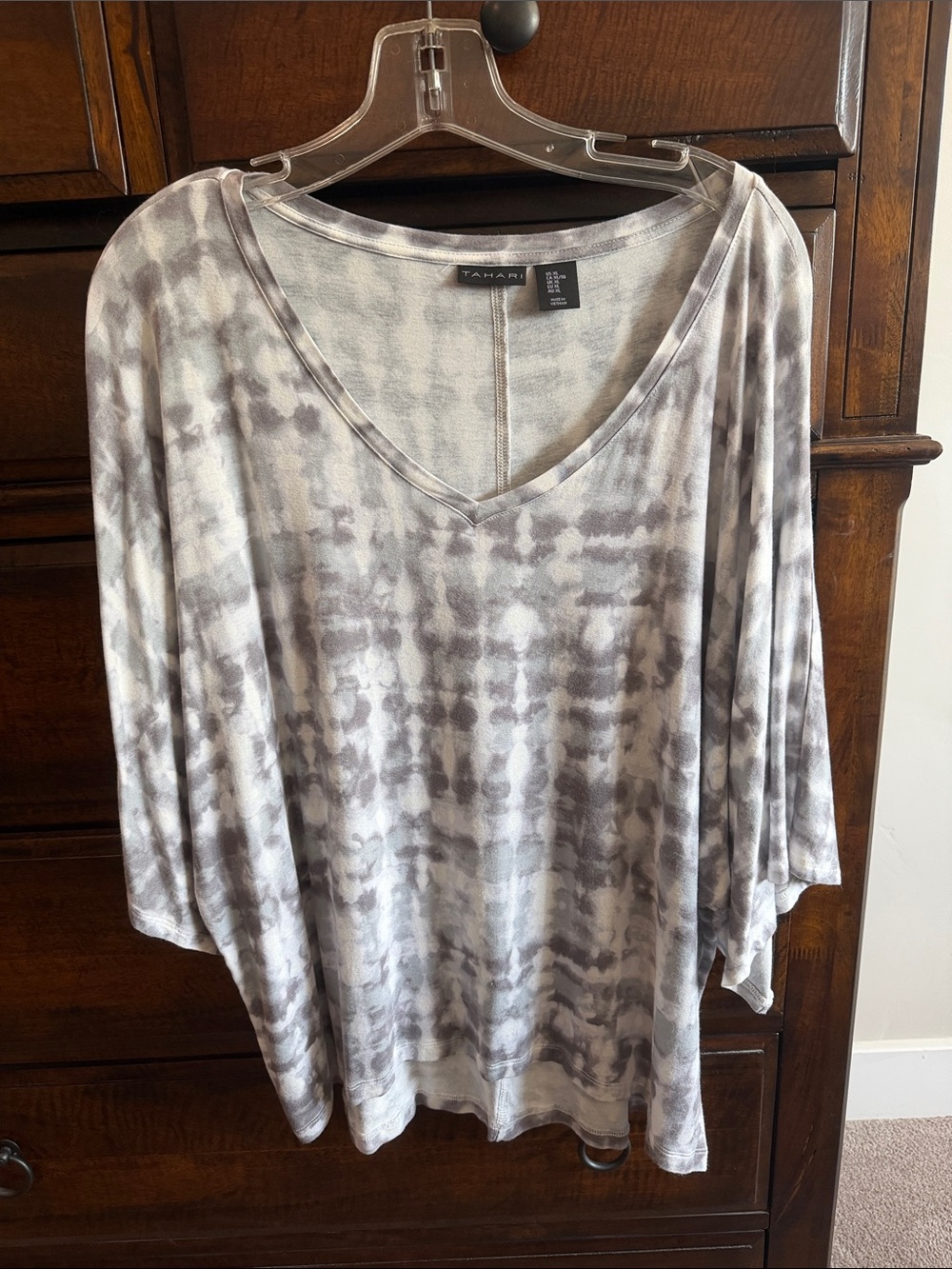 Tahari White & Gray V-Neck Tie-Dye Tunic